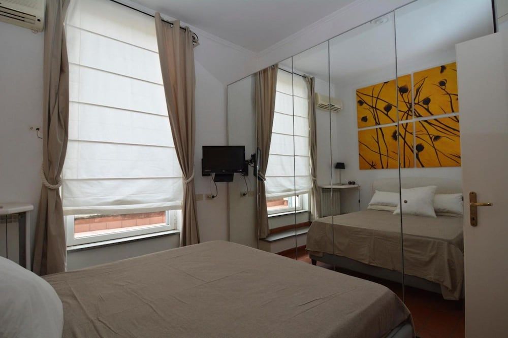 undefined Spanish Steps Corner - Belsiana Apartment