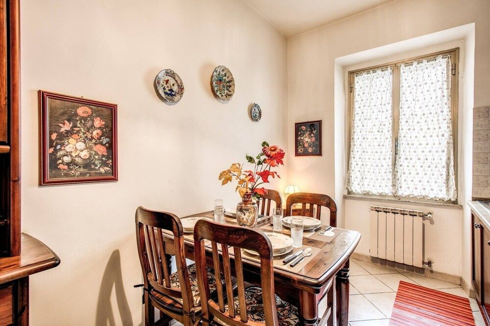 undefined Warm Apt In Ancient Building In Vatican-p S Pietro 9