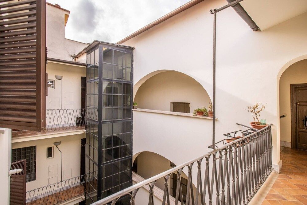 undefined Warm Apt In Ancient Building In Vatican-p S Pietro