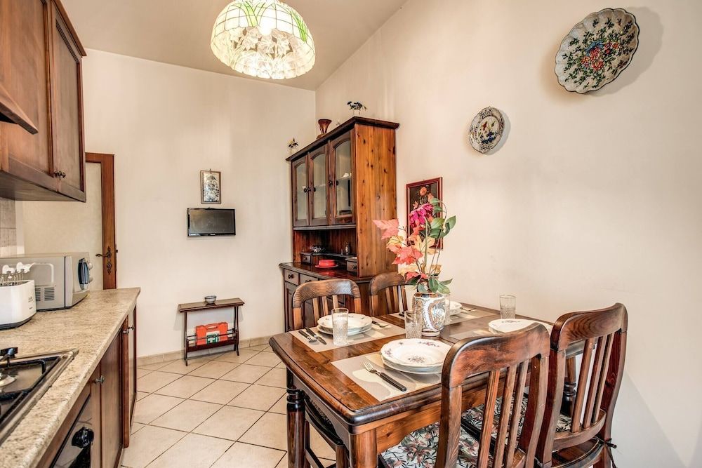 undefined Warm Apt In Ancient Building In Vatican-p S Pietro 10