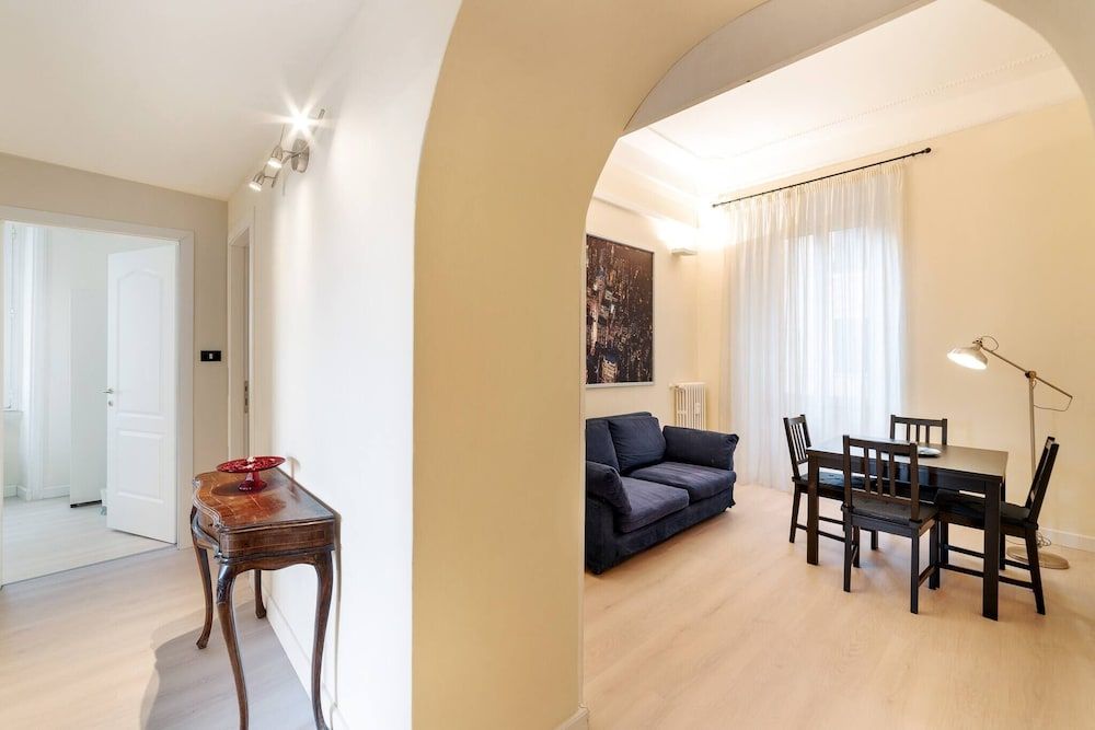 undefined Sunny Flat In Elegant Building Close To Colosseum 9