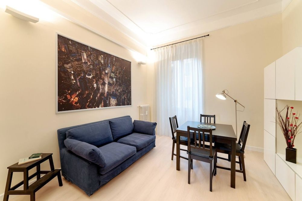 undefined Sunny Flat In Elegant Building Close To Colosseum 3
