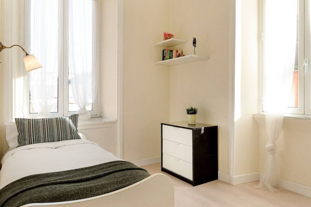 undefined Sunny Flat In Elegant Building Close To Colosseum 10