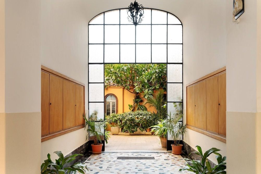 undefined Sunny Flat In Elegant Building Close To Colosseum