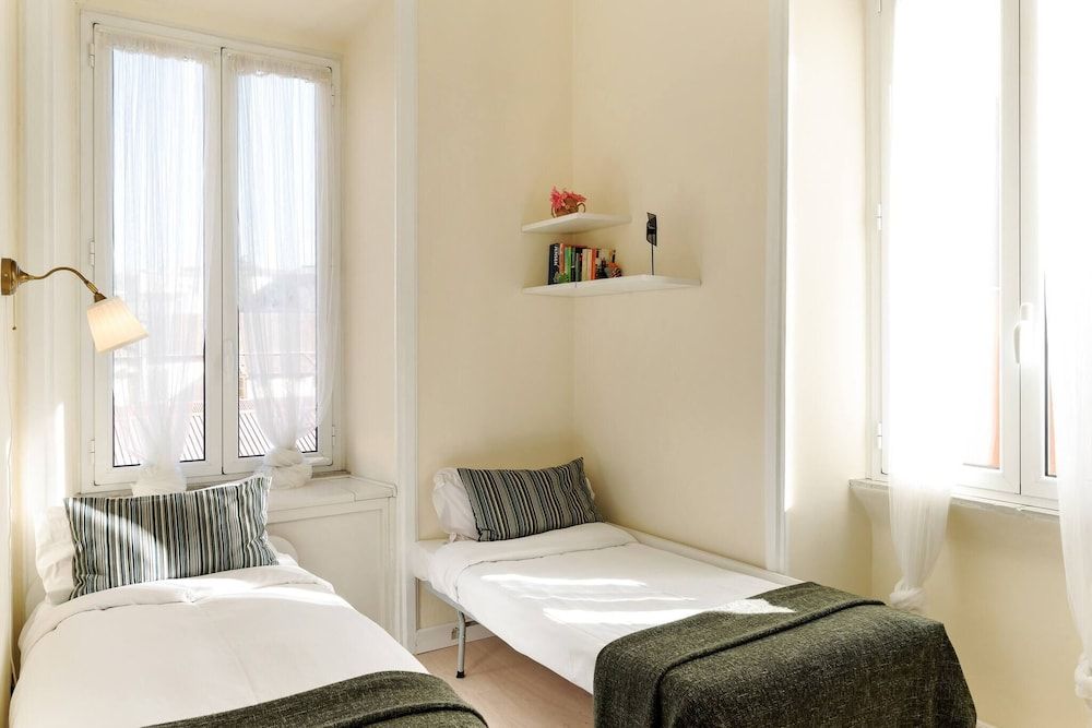 undefined Sunny Flat In Elegant Building Close To Colosseum 4