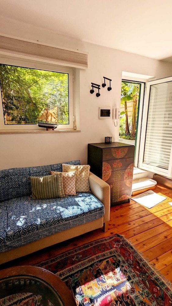 undefined Cosy 1-bed Studio Apartment in Roma 8