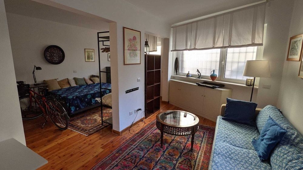 undefined Cosy 1-bed Studio Apartment in Roma 2