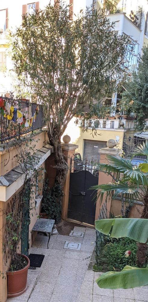 undefined Cosy 1-bed Studio Apartment in Roma 9