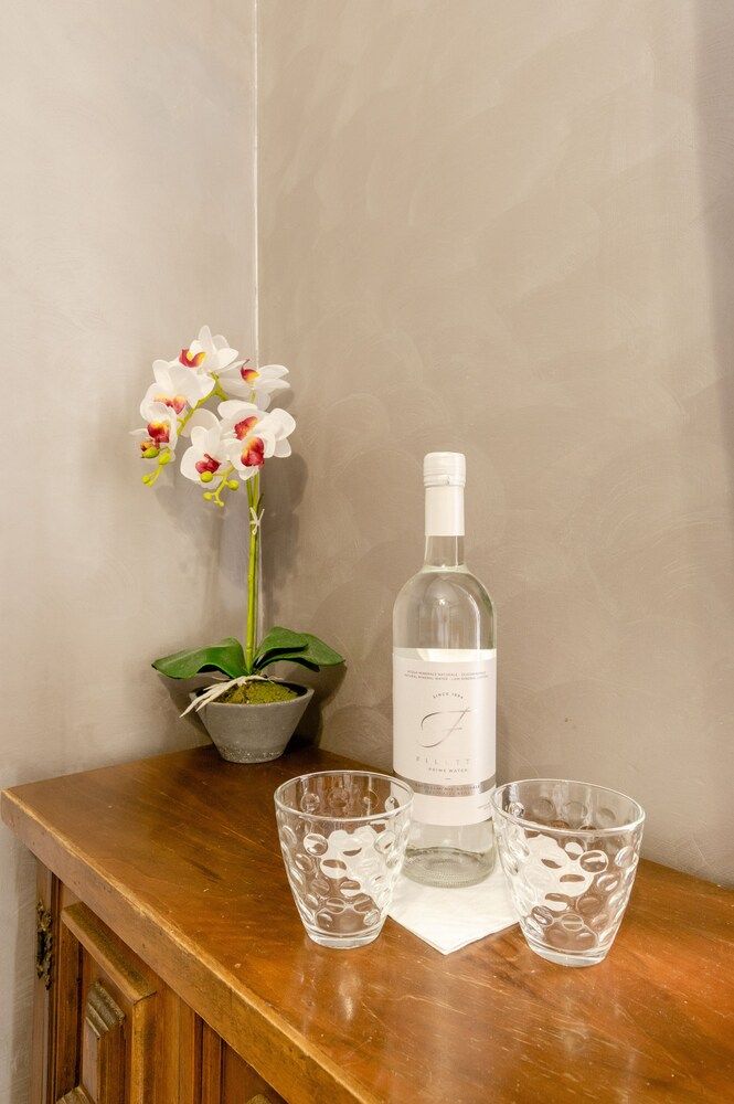 4-bdr Apt Among Colosseum&termini 10-people Apartment 22