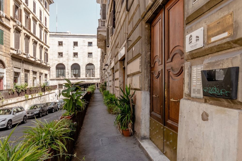 undefined 4-bdr Apt Among Colosseum&termini 10-people 2
