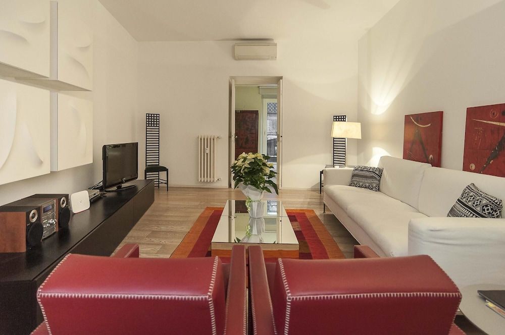 undefined In Rome at Spanish Steps Classy Apartment With Modern Design in an Historic Palazzo 10