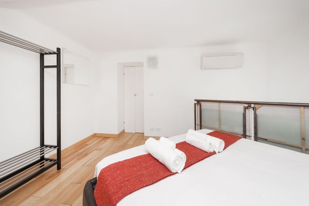 undefined Inviting 3-bed Apartment in Roma 4mins to Colosseo 5