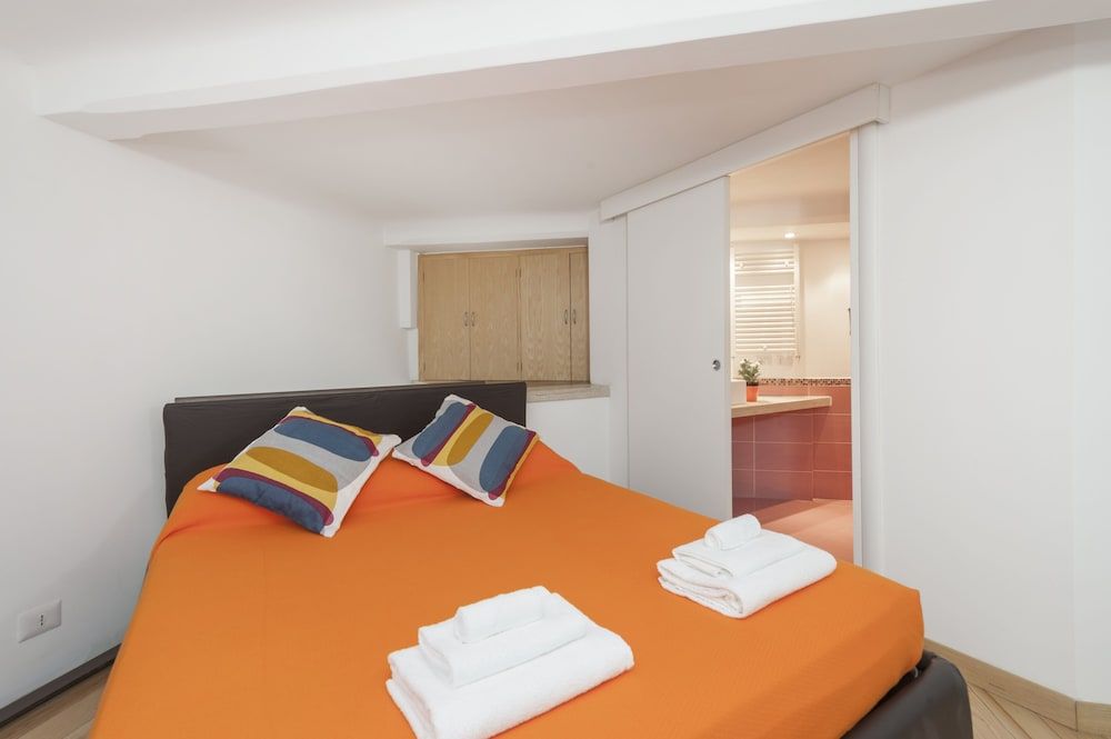 undefined Inviting 3-bed Apartment in Roma 4mins to Colosseo 7