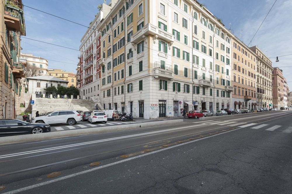 undefined Inviting 3-bed Apartment in Roma 4mins to Colosseo