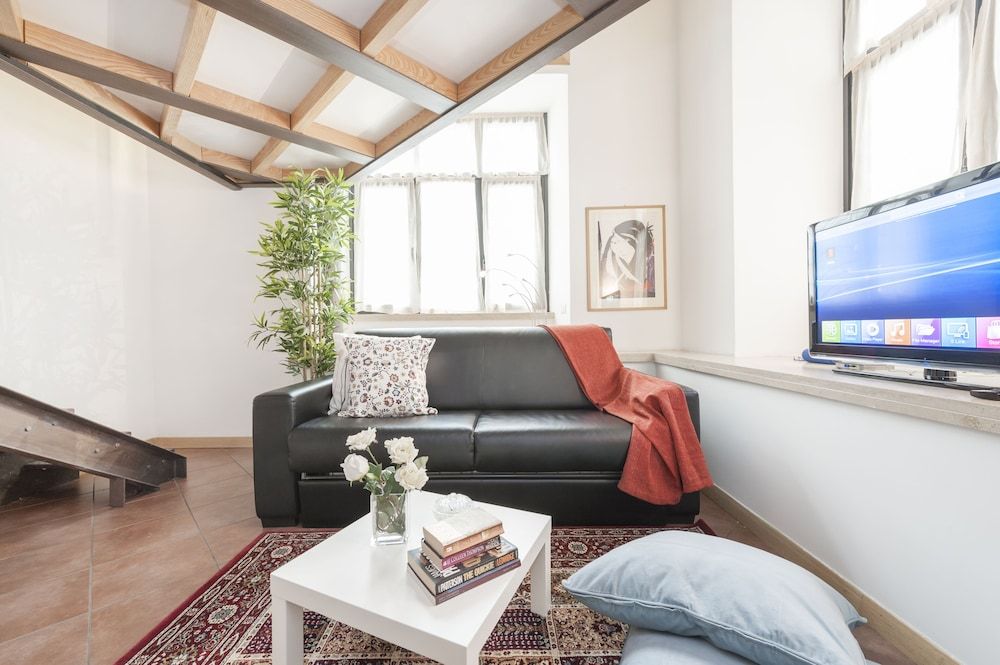 undefined Inviting 3-bed Apartment in Roma 4mins to Colosseo 3