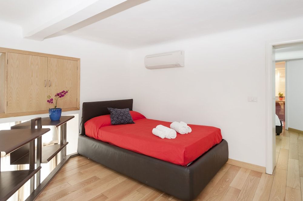 undefined Inviting 3-bed Apartment in Roma 4mins to Colosseo 10