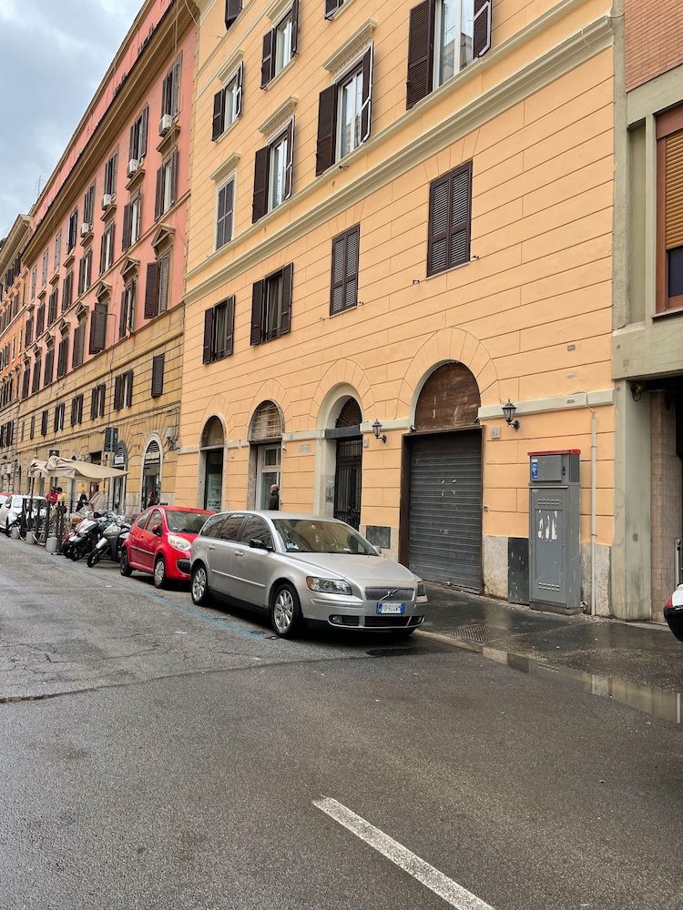 undefined Elegant Apt-typical Roman Palazzina Pz Alessandria 9