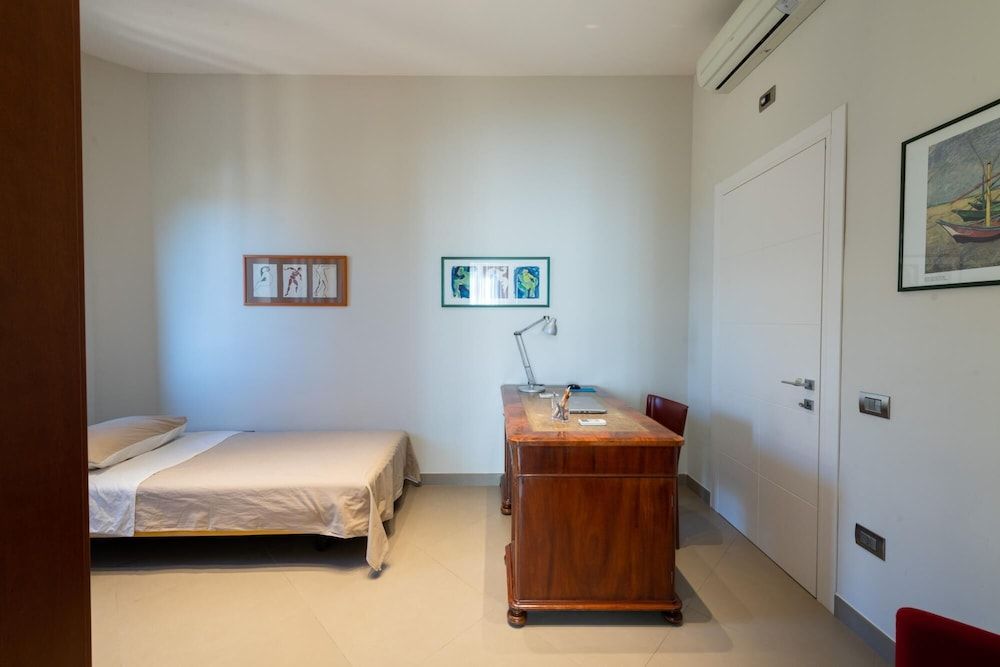 undefined Via Cardinale de Luca 3