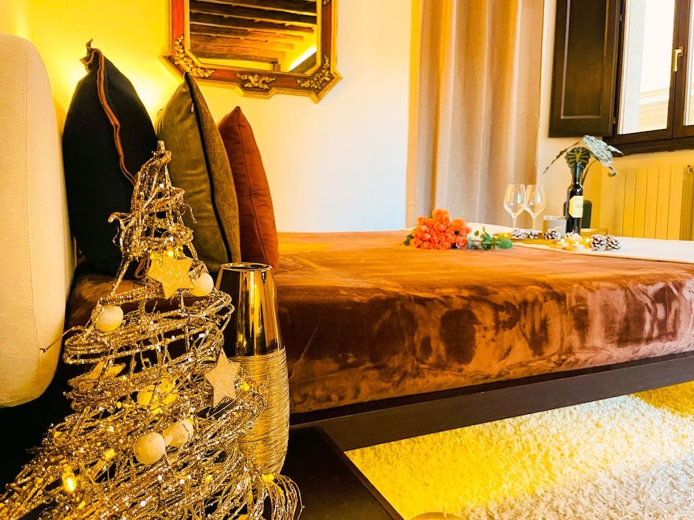 Trevi Fountain Stylish Guesthouse Luxury Apartment 20