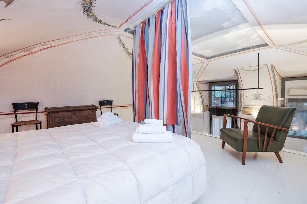 undefined Vespa Studio Loft Trastevere 9