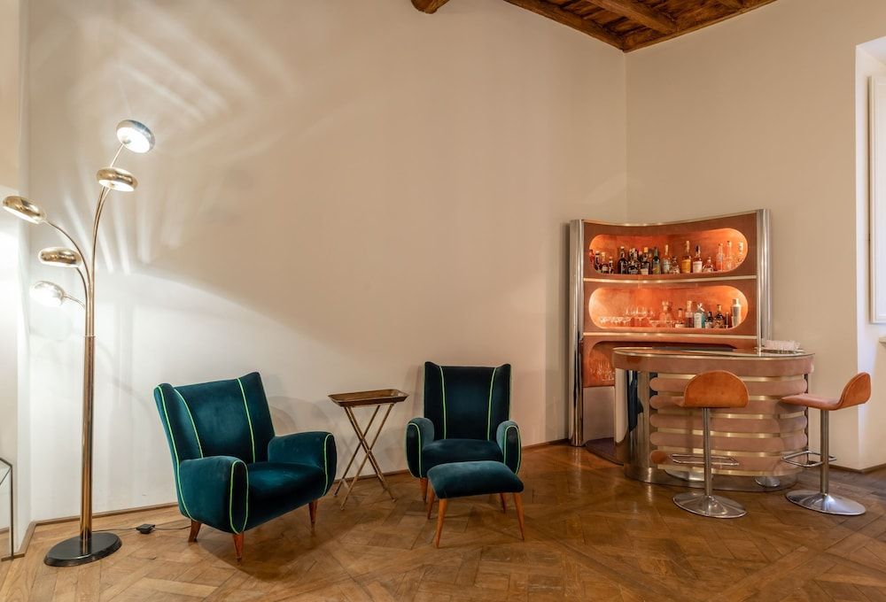 Chic and Style in Historical Via Giulia Apartment 15