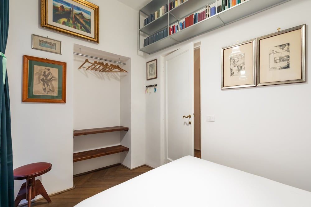 Chic and Style in Historical Via Giulia Apartment 25