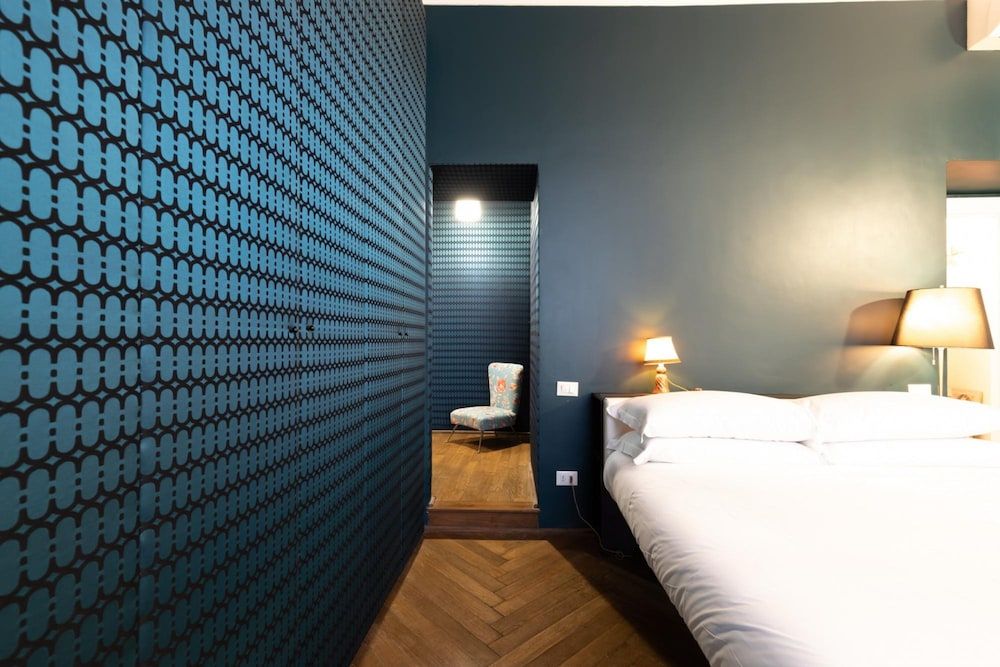 Chic and Style in Historical Via Giulia Apartment 22