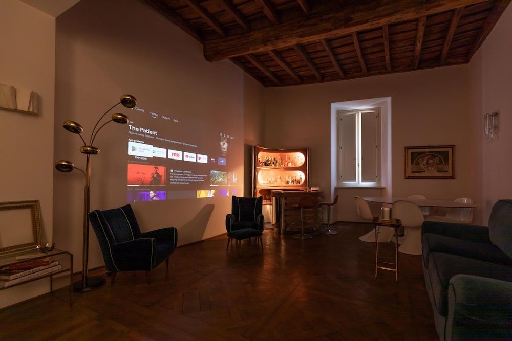 Chic and Style in Historical Via Giulia Apartment 14
