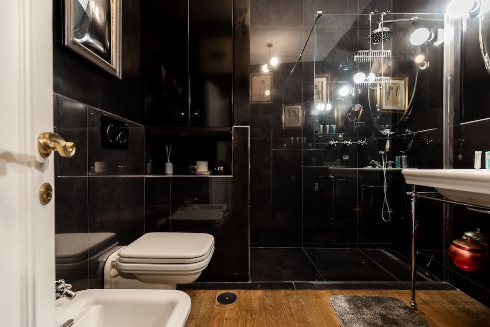 Chic and Style in Historical Via Giulia Apartment 9