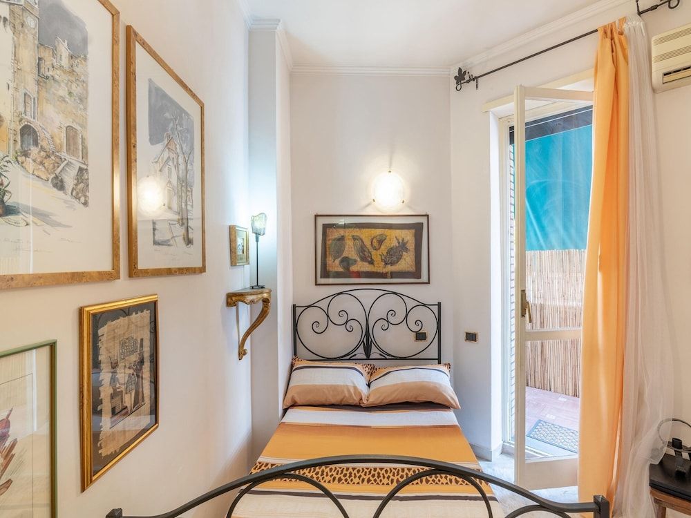 undefined Apartment in Rome With Balcony 5