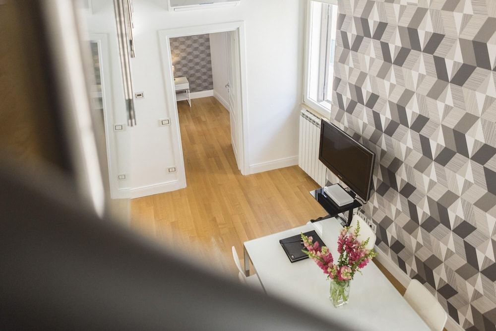 undefined Gonfalone Residence Carlotta 9