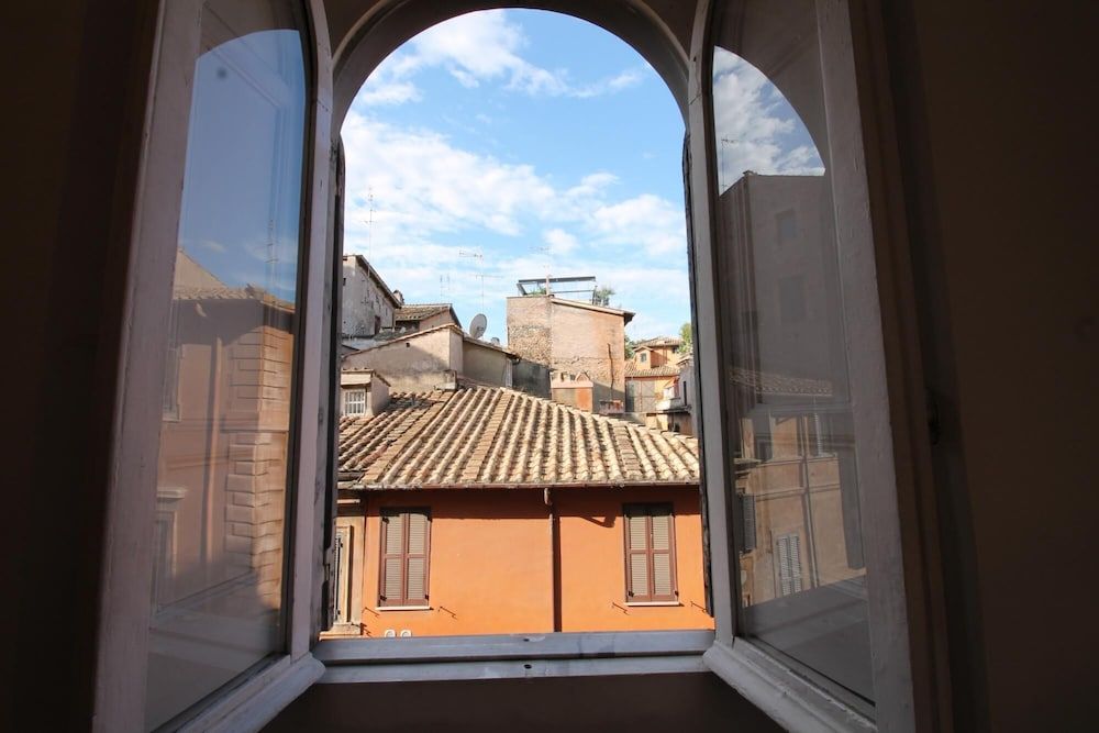 undefined Enchanting 2BR Apt Near Pantheon Vatican