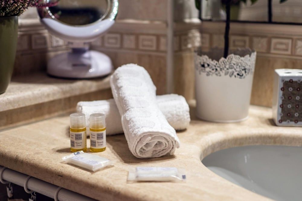 Colosseum 2BR Elegance and Charm Apartment 18