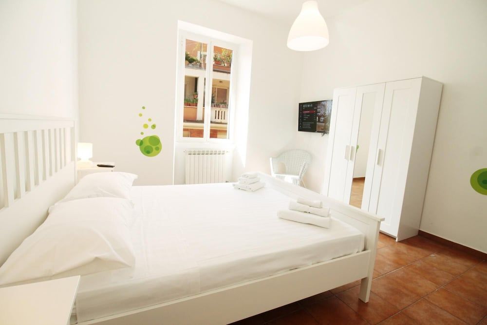 undefined Walk to the Colosseum From Your Family Apt 5