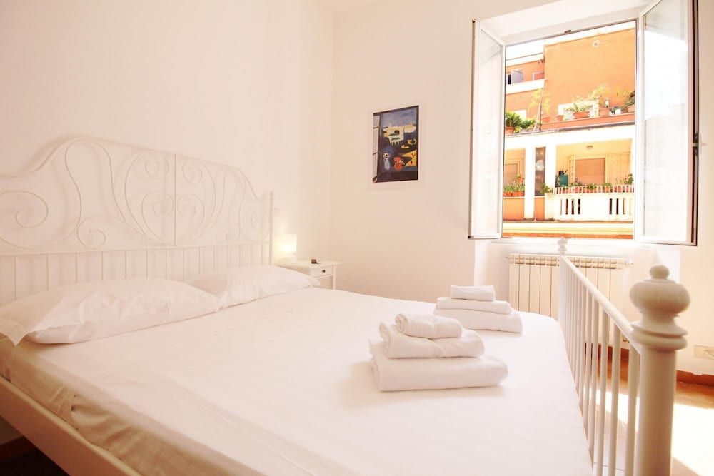 undefined Walk to the Colosseum From Your Family Apt 9