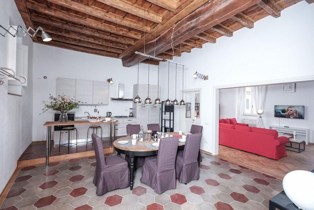 undefined Regal Home in Trastevere 4