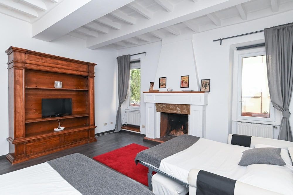 undefined Gorgeous Trastevere Loft On The River 9