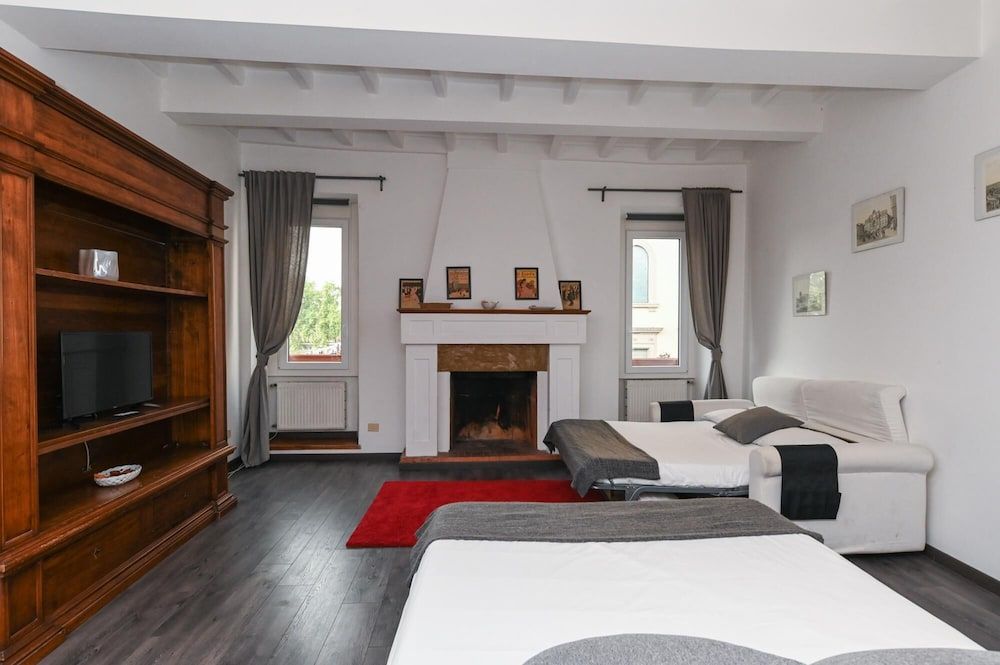 undefined Gorgeous Trastevere Loft On The River 3