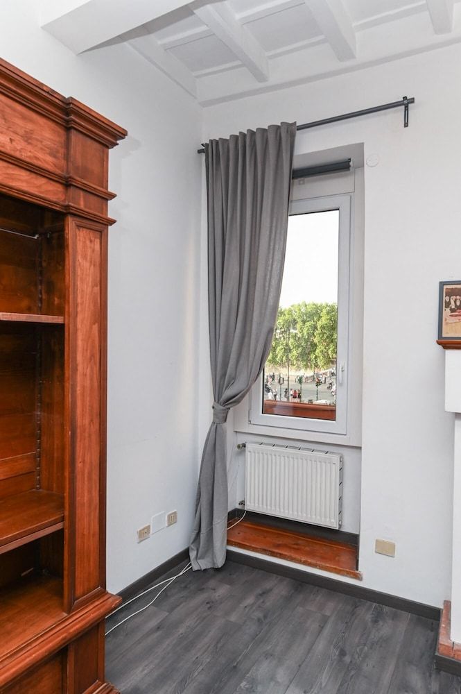 undefined Gorgeous Trastevere Loft On The River 4