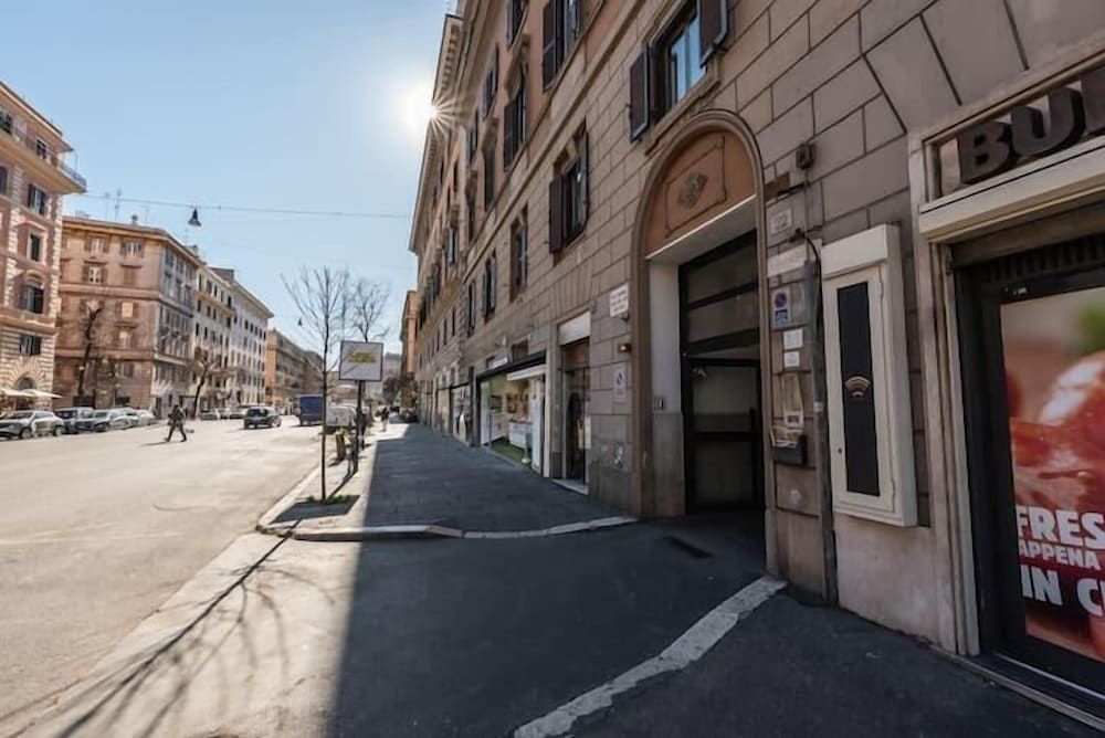 undefined Leone IV 2