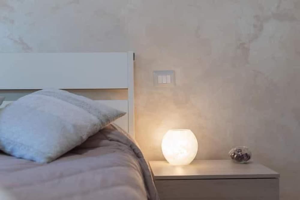 undefined Leone IV 5