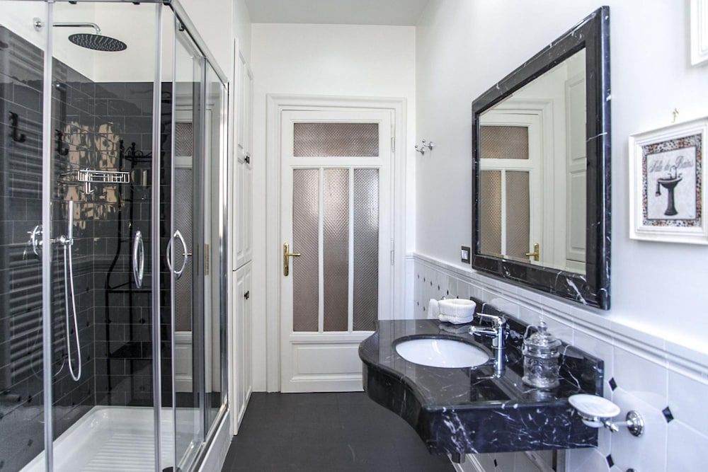 4BR Home in a Vibrant Neighborhood Apartment 17