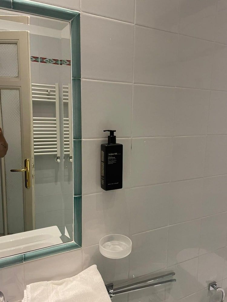 4BR Home in a Vibrant Neighborhood Apartment 11