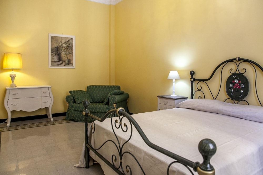 4BR Home in a Vibrant Neighborhood Apartment 9