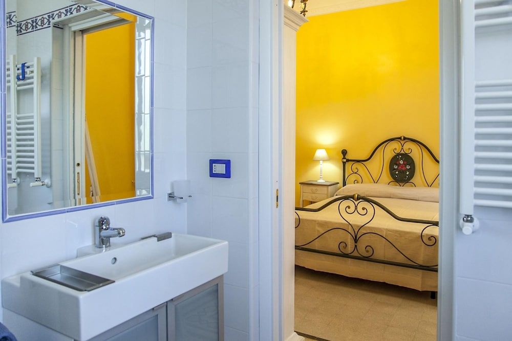 4BR Home in a Vibrant Neighborhood Apartment 20