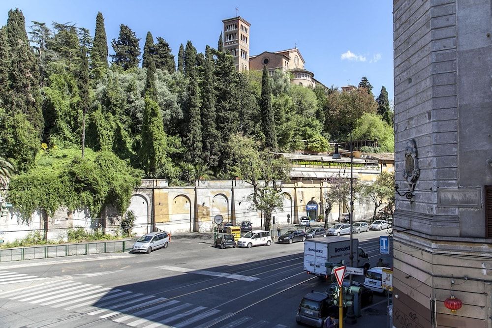 undefined 4BR Home in a Vibrant Neighborhood 2