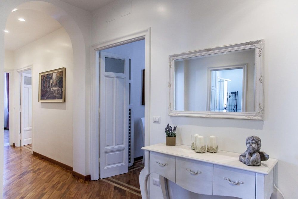 4BR Home in a Vibrant Neighborhood Apartment 12