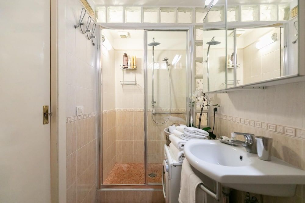 Monti Romantic Sunshine Maisonette Apartment 16