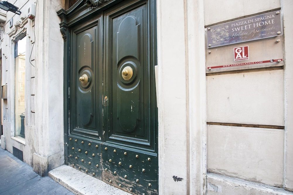 undefined Babuino Deluxe - Spanish Steps 2