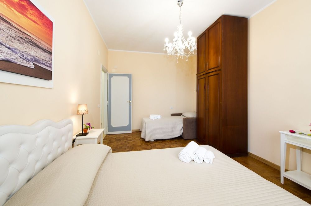 undefined GREGORY BIG FAMILY 3